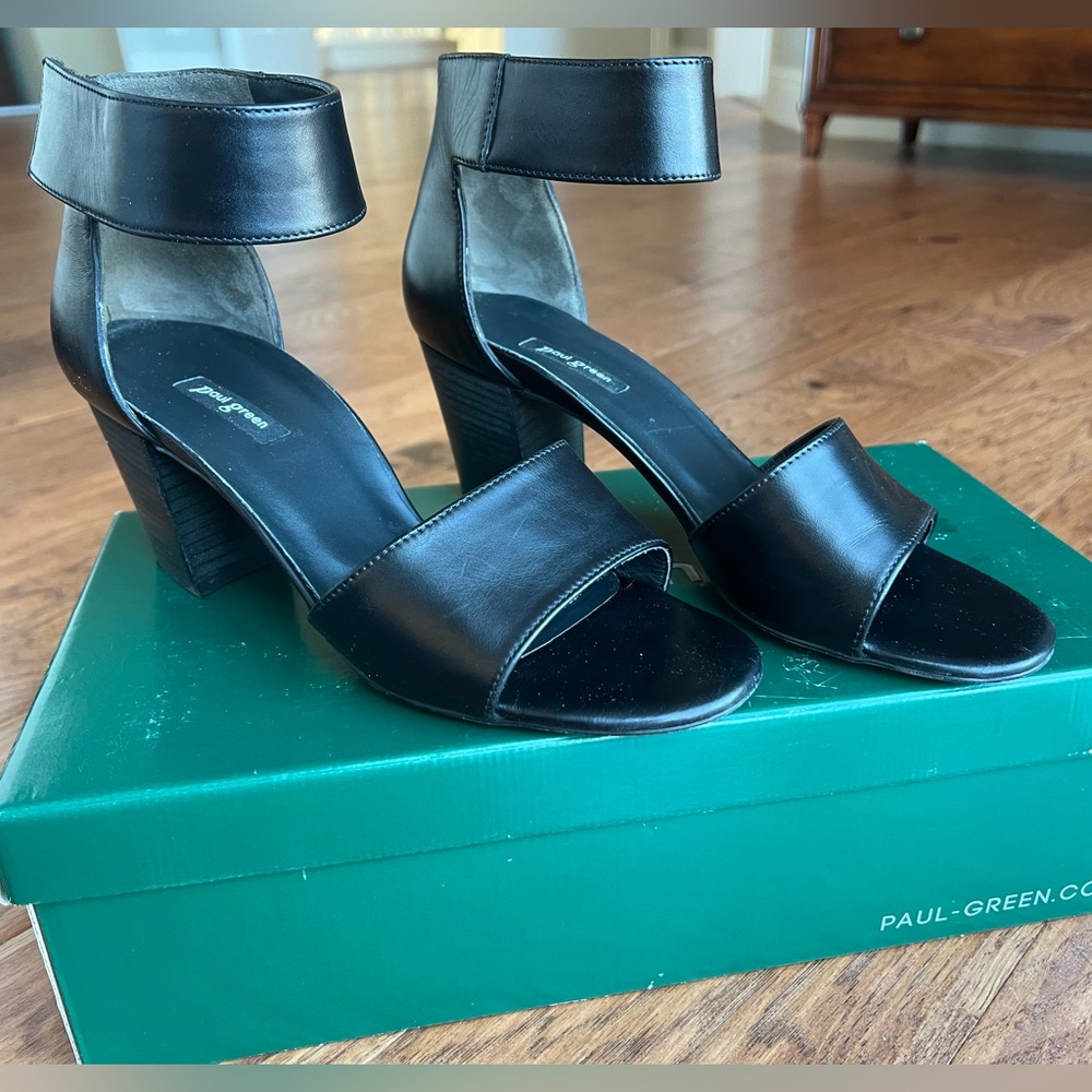Paul Green Mackenszie ankle strap sandal. Size 8m